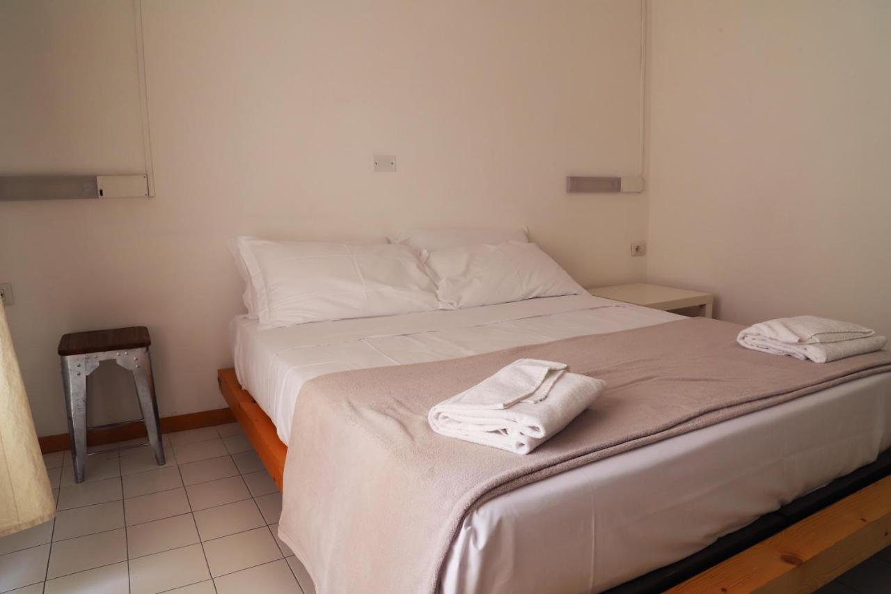 Ave Gratia Plena Hostal Salerno