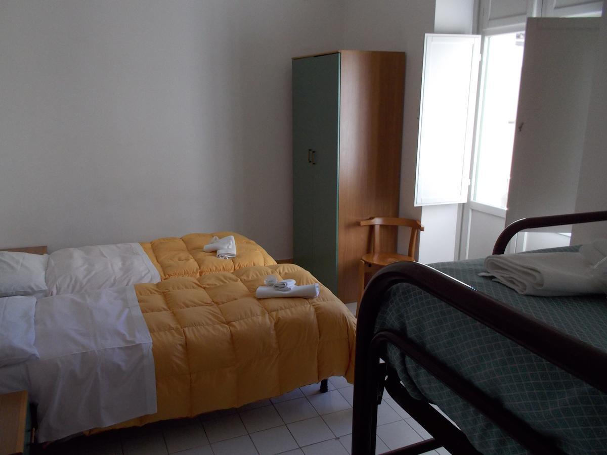Ave Gratia Plena Hostel *