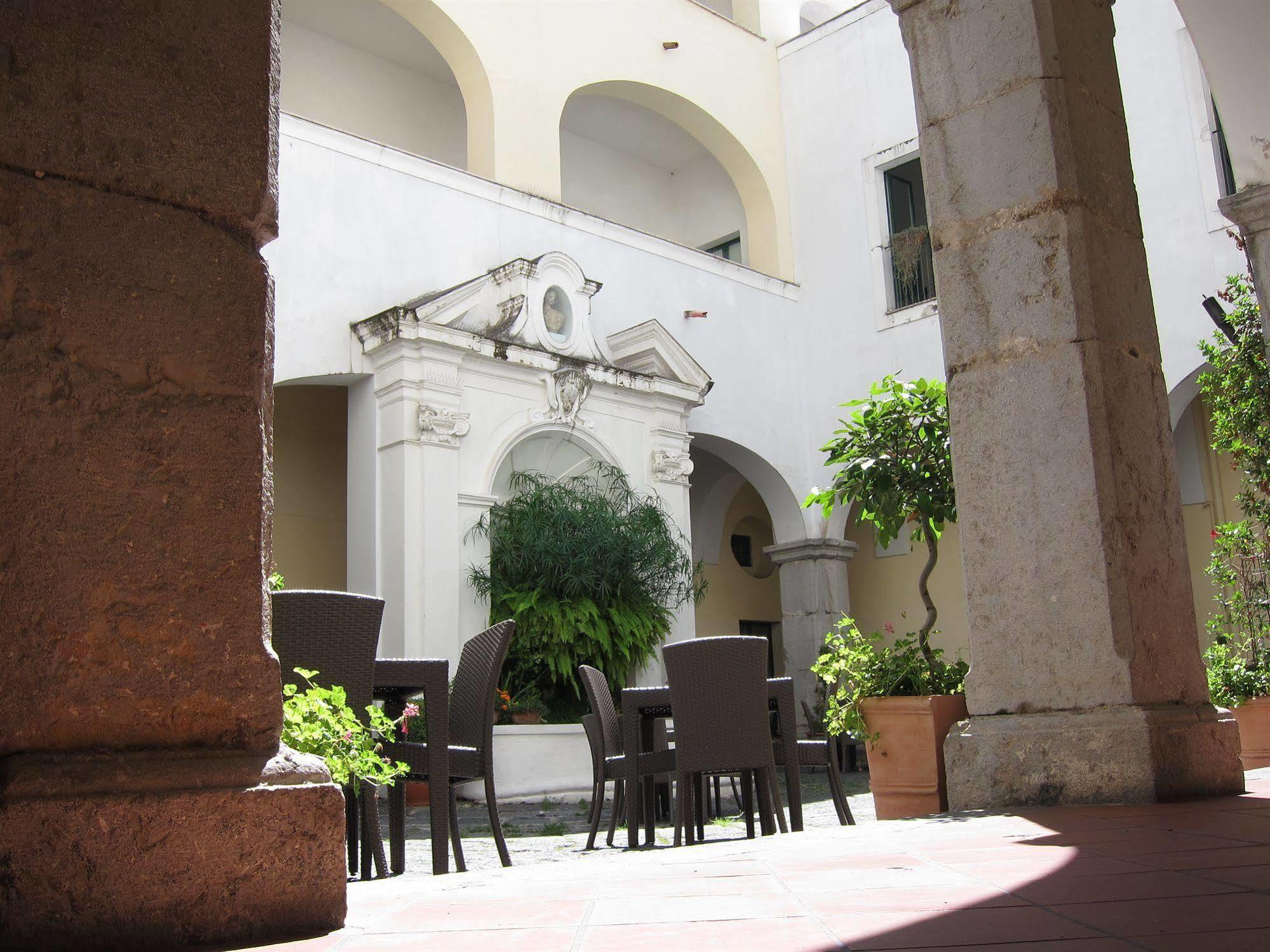 Hostel Ave Gratia Plena Salerno